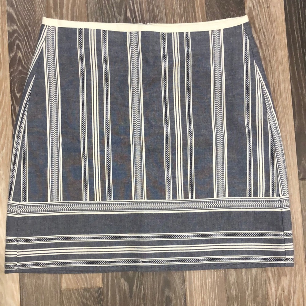 LOFT Outlet Blue and White Patterned A-Line Skirt. Size 4.